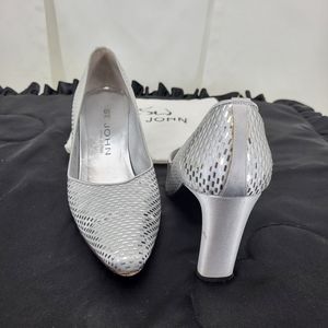 St John Heels Silver & Metallic Silver Palettes Sz 7